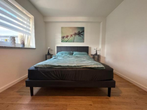 Zentrales, modernes 2-Zimmer-Apartment mit Balkon, Netflix und eigenem Parkplatz
